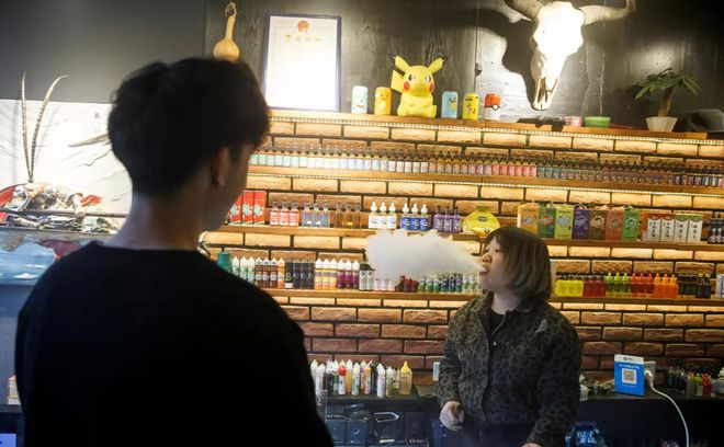 Jak wybrać e-papierosa? Szkodliwość, premixy i moc liquidów dla początkujących i zaawansowanych?