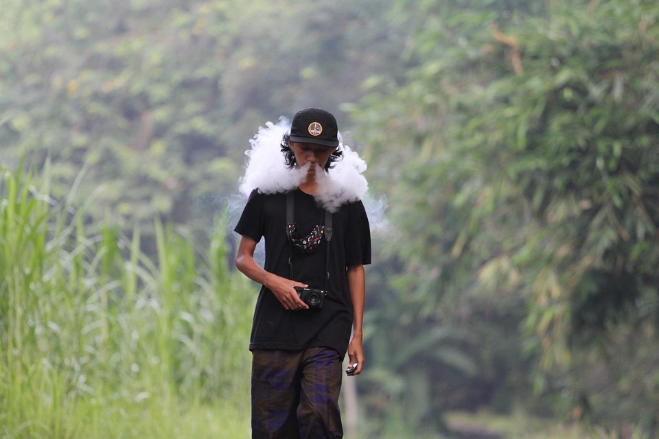 Jak wybrać e-papierosa i zacząć wapować bezpiecznie i efektywnie w Polsce?